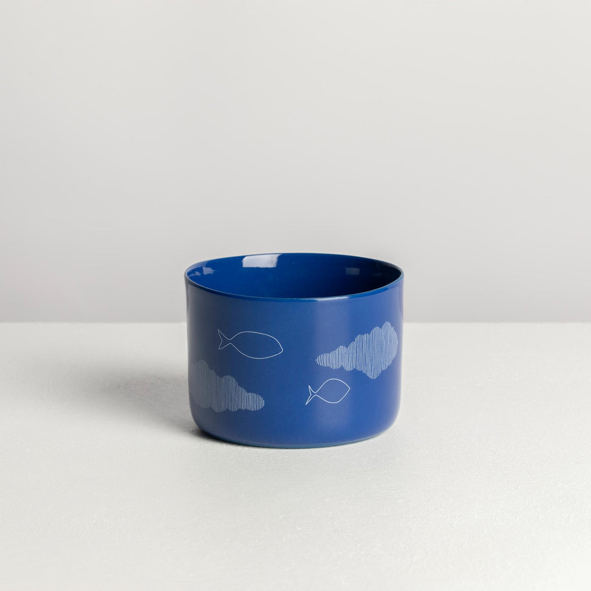 classic M - where chaos rests – indigo / white