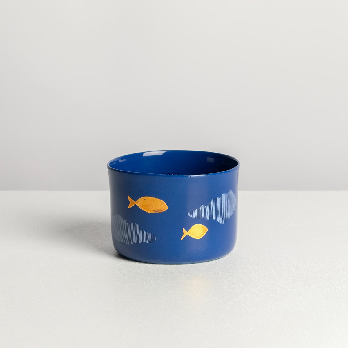 classic M - where chaos rests – white / indigo / gold