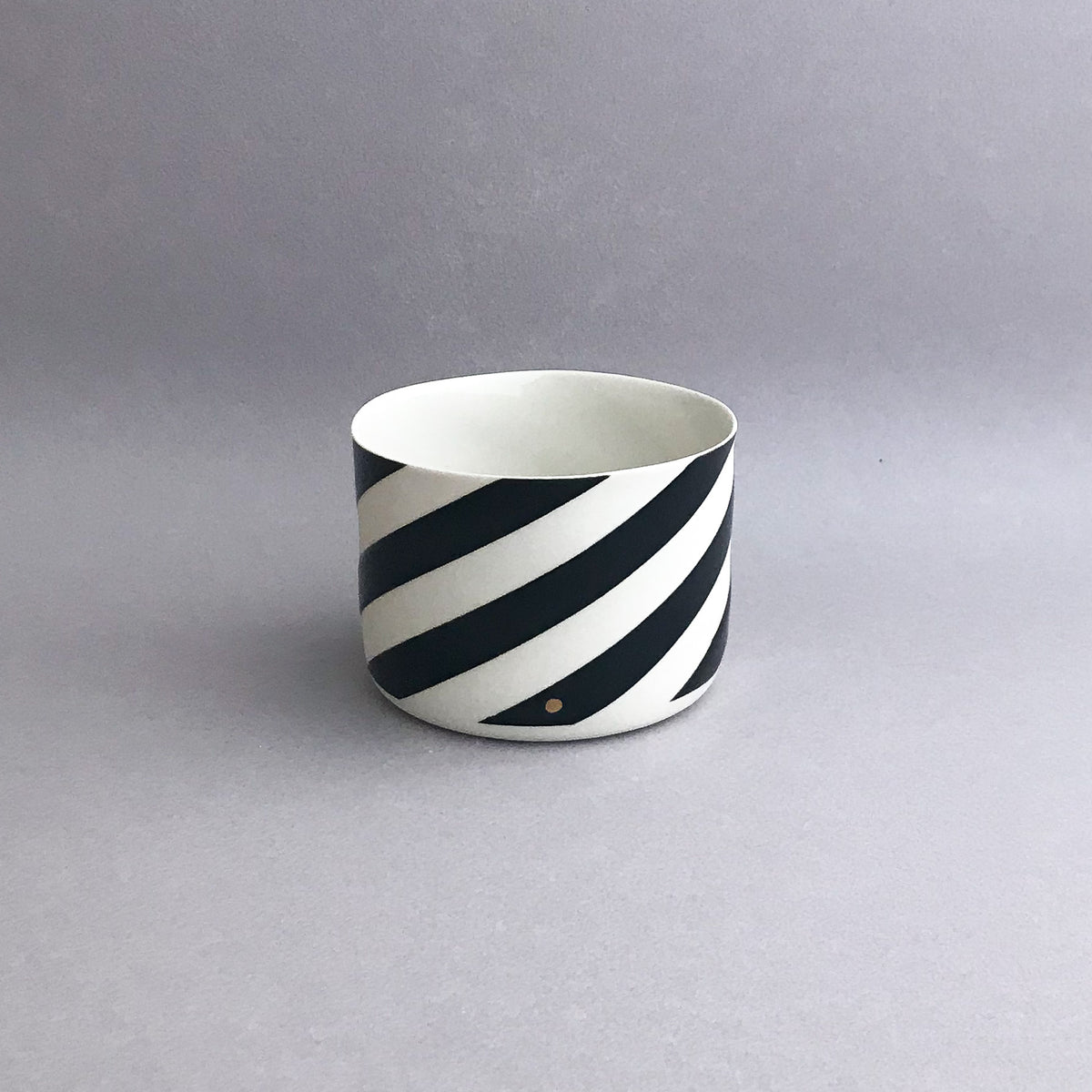 classic M - white/black/gold
