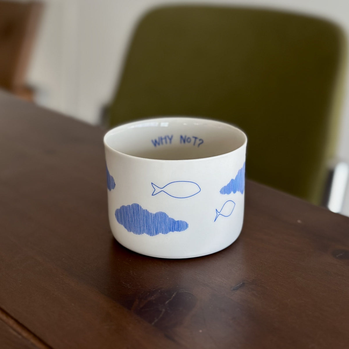 classic M - where chaos rests – white / navy blue