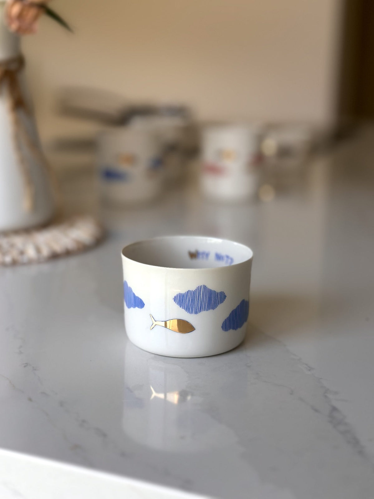 classic M - where chaos rests – white / navy blue / gold