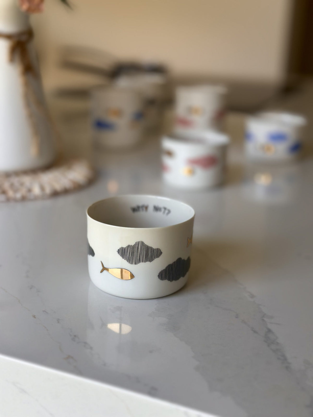 classic M - where chaos rests – white / black / gold