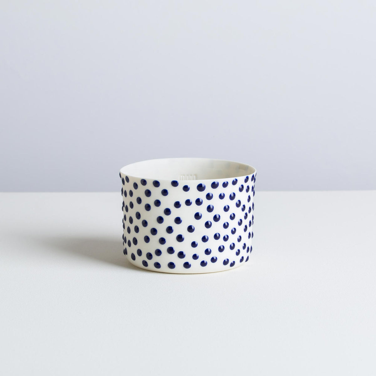 classic M - white/navy blue - dot