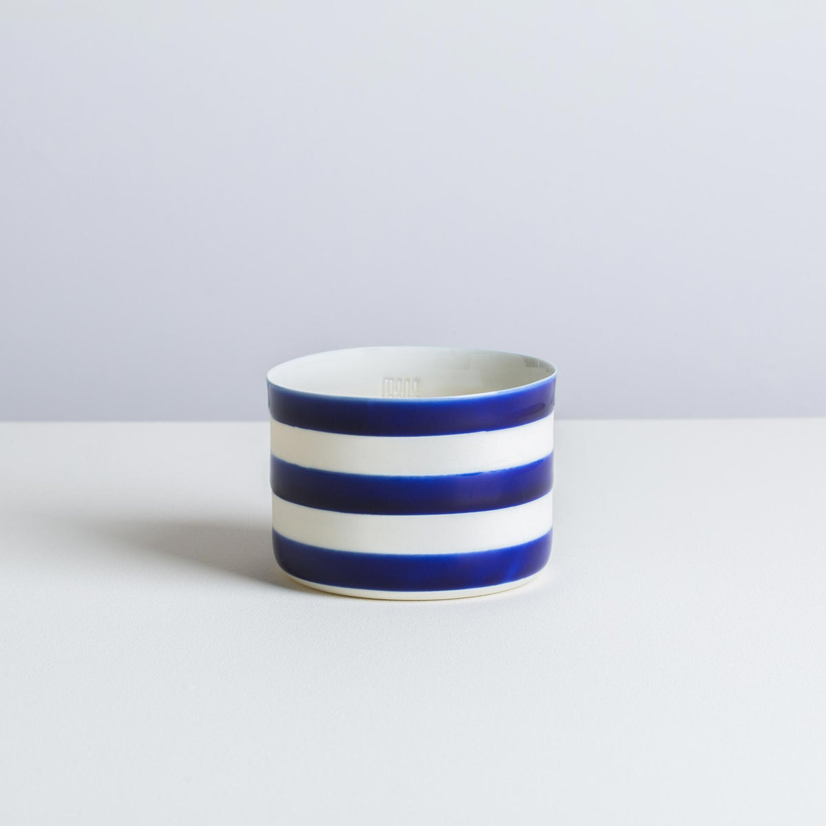 classic M - white/navy blue - horizontal
