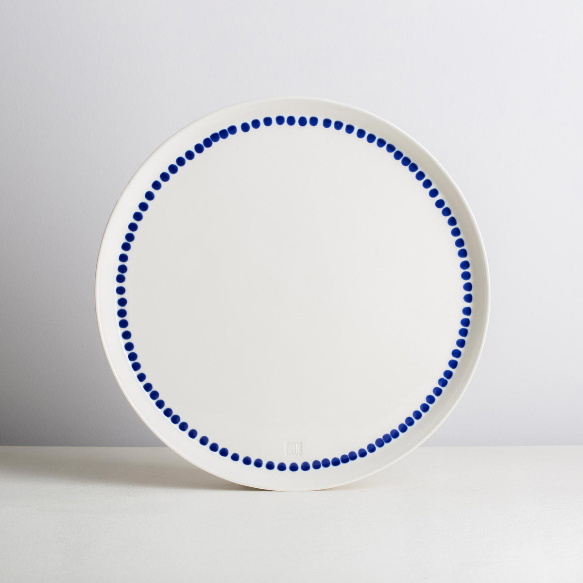 27 cm plate - white/navy blue - necklace