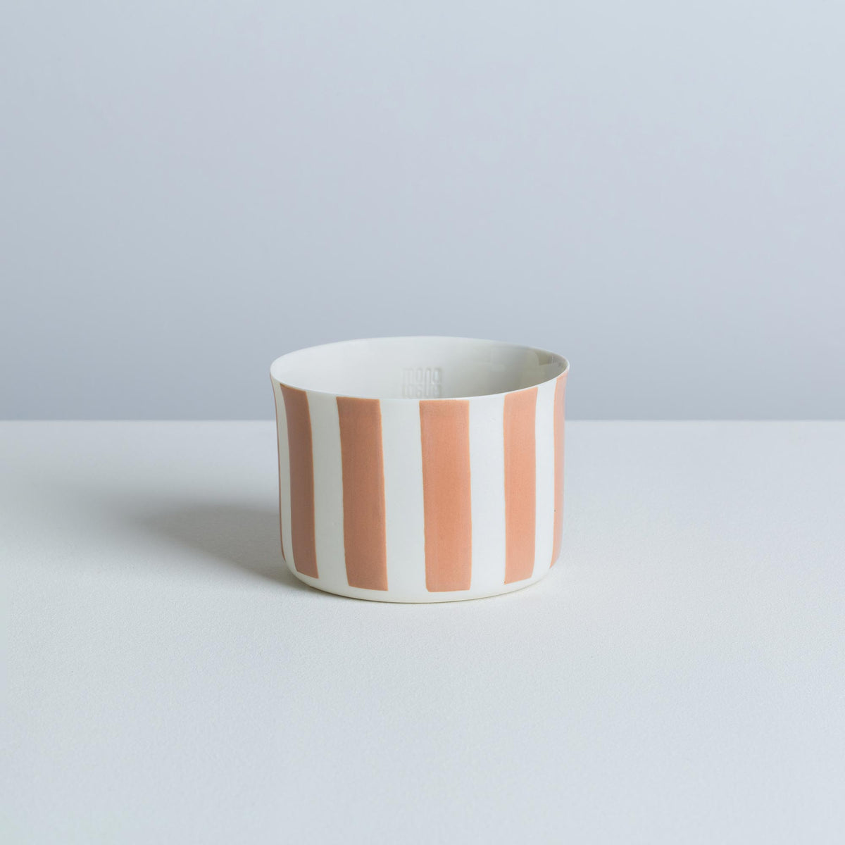 classic M - white/nude - vertical