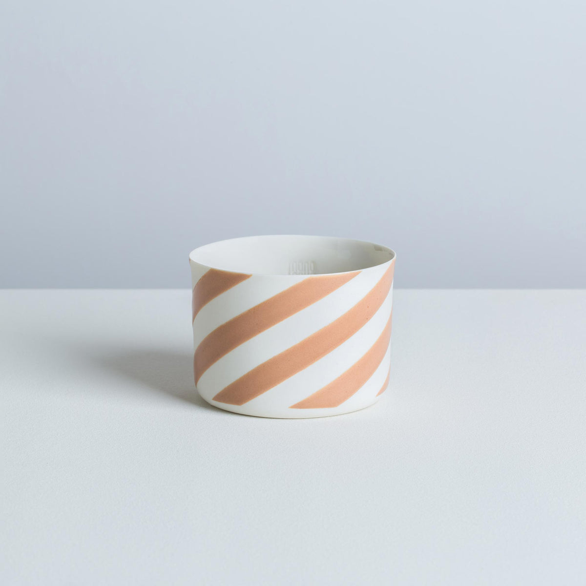 classic M - white/nude - diagonal