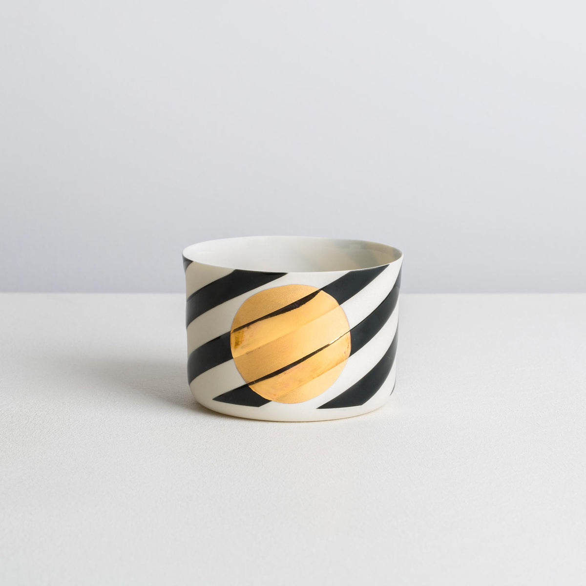 classic M - white/black/gold