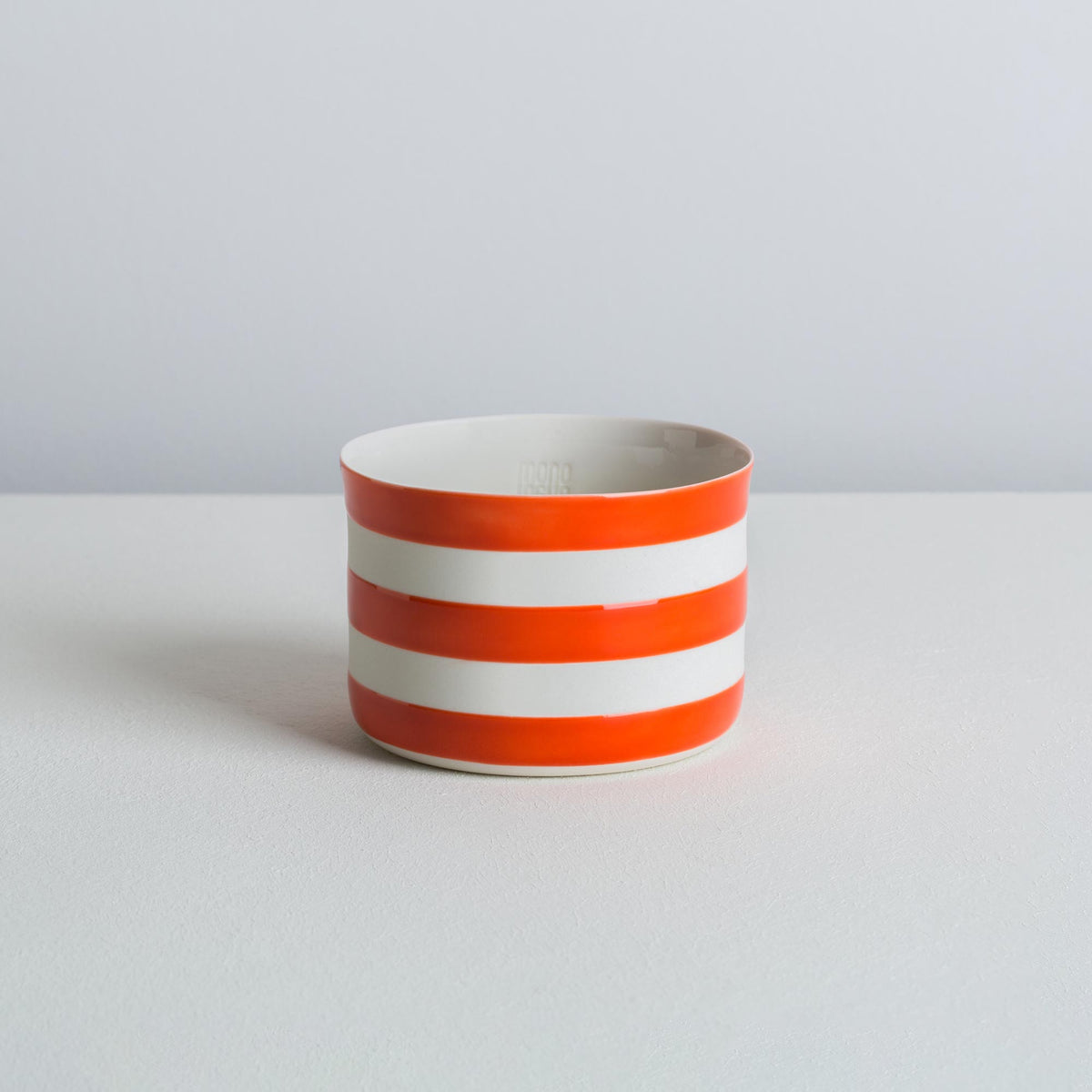 classic M - white/scarlet - horizontal