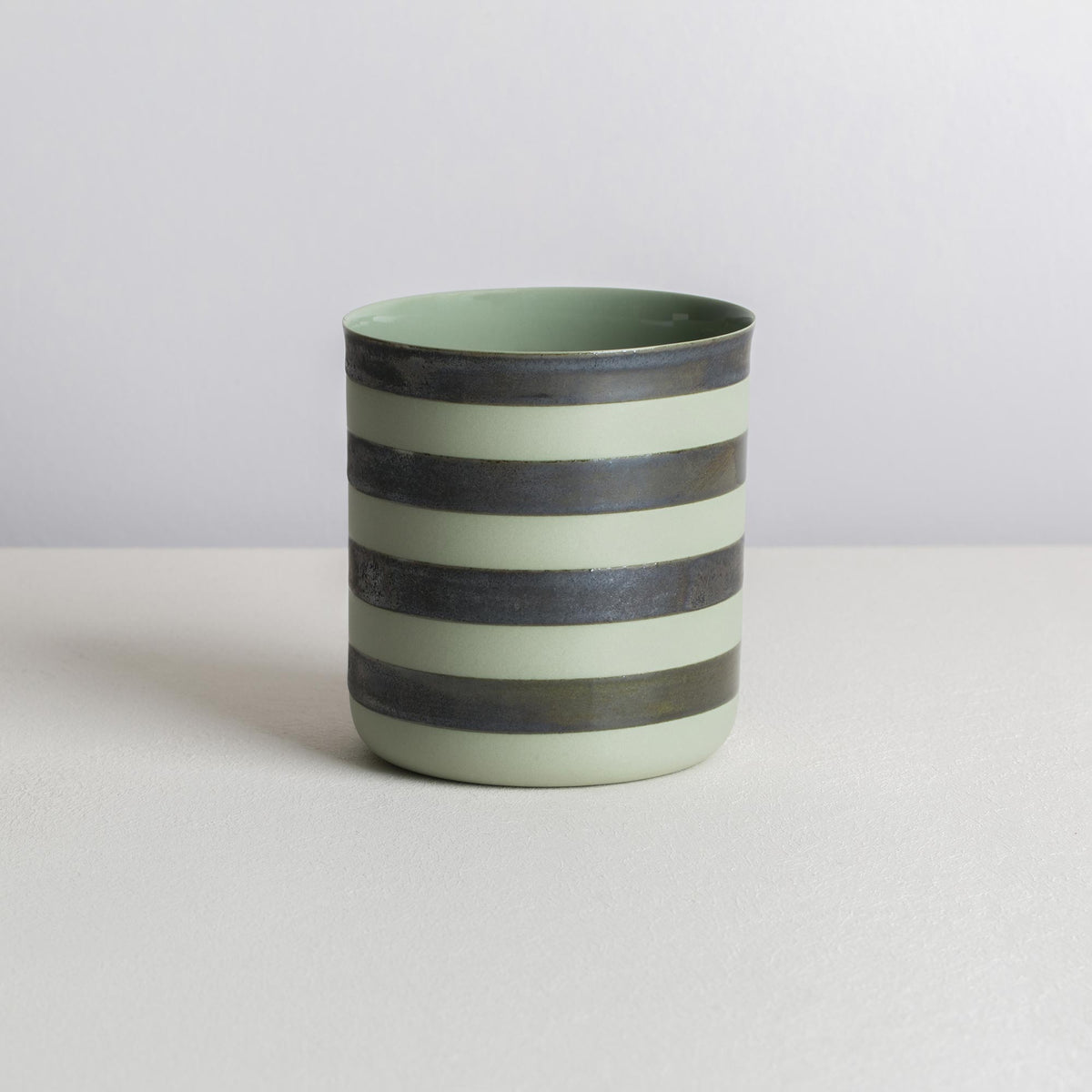 classic L - sage/black pearl - horizontal