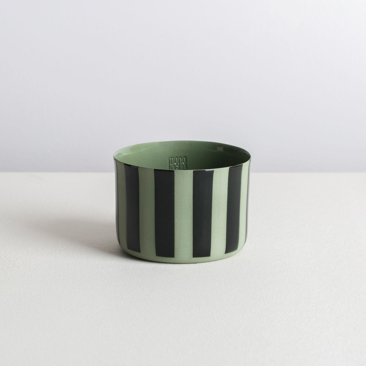 classic M - olive/black - vertical